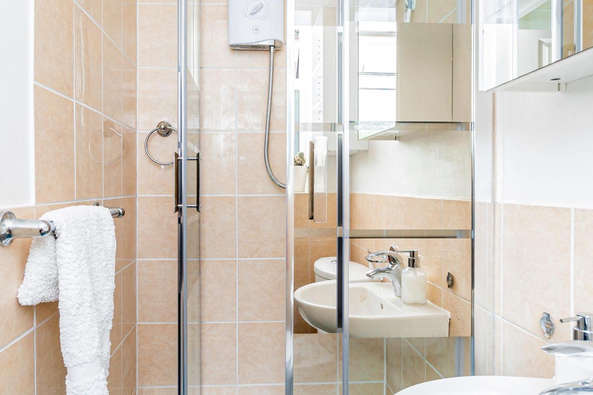Earley Luxury Ensuite Room With Private Entrance Reading Exteriör bild