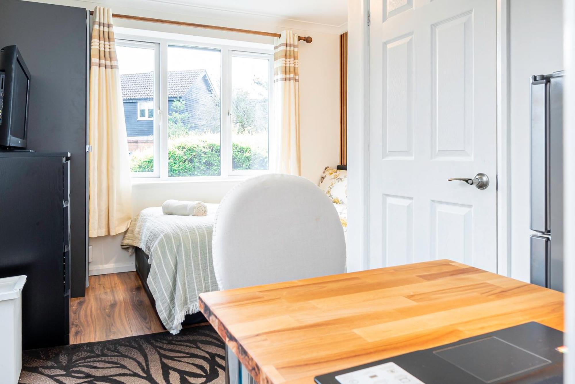 Earley Luxury Ensuite Room With Private Entrance Reading Exteriör bild